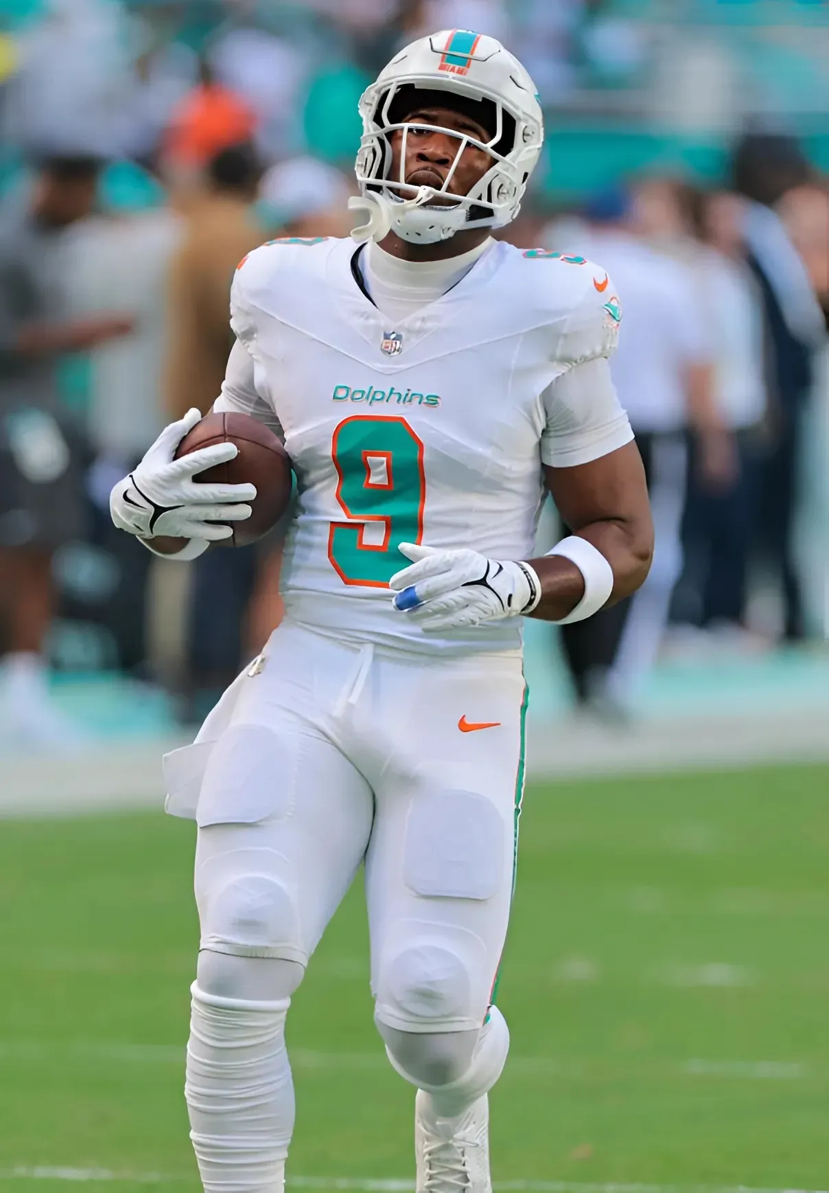 Steelers Rekindle Trade Talks for Jonnu Smith in Shocking Tight End Shake-Up!