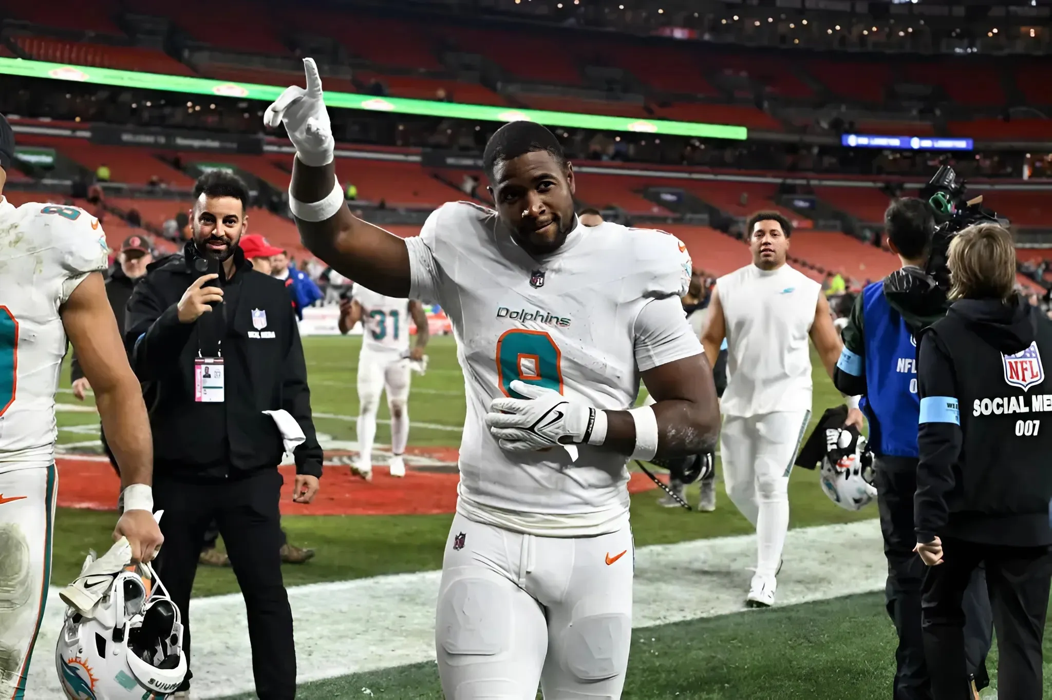 Agent of Dolphins’ Pro Bowler Tips His Client’s Preferred Option