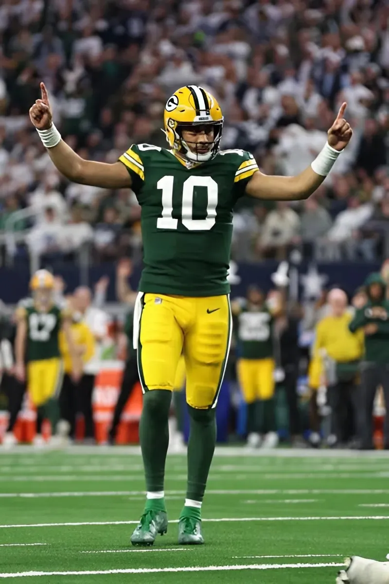 Green Bay Packers: Former NFL QB and ESPN Analyst Defends Jordan Love From Critics Who Say He 'Regressed' in 2024-25