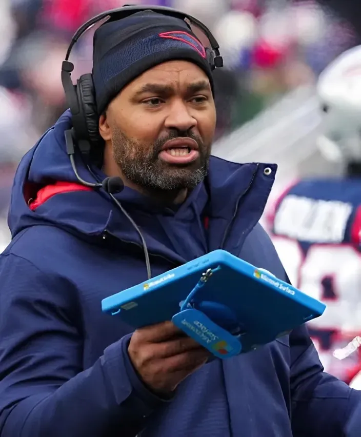 Mike Vrabel avoids early disaster as key Patriots defender escapes major injury
