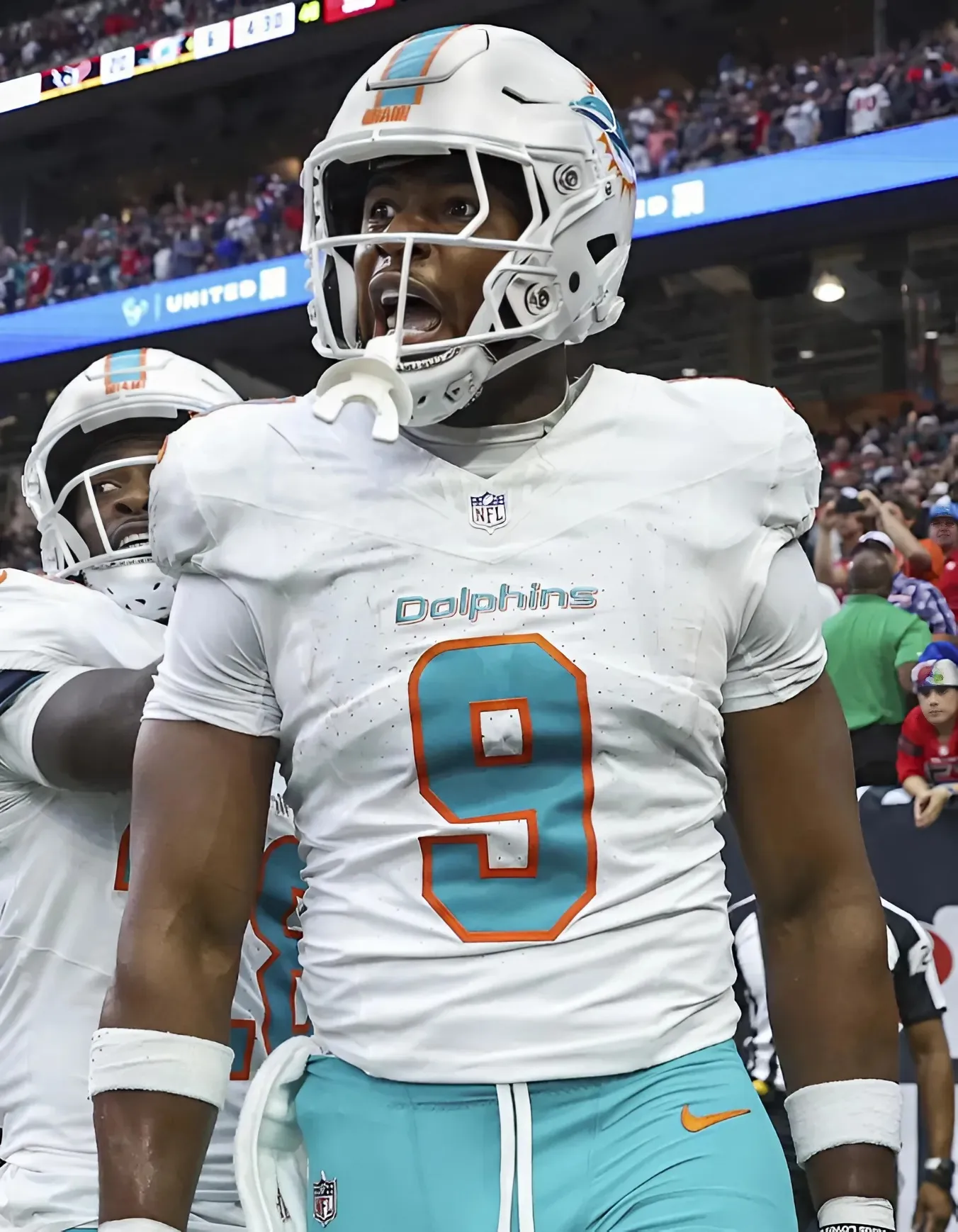 Steelers Weigh Jonnu Smith Trade Amid Cap Crunch and TE Injuries—Is the Gamble Worth It?
