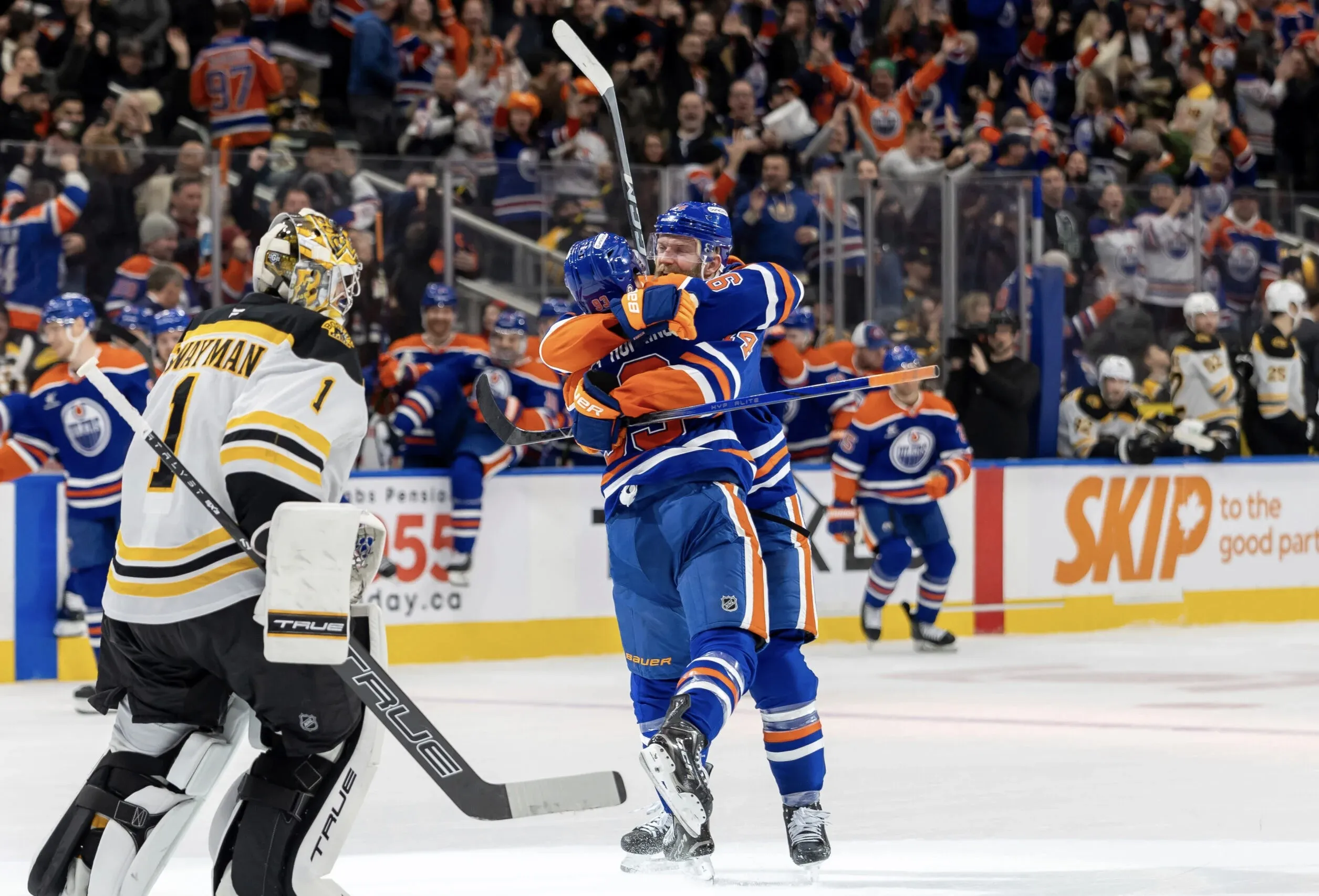 Stanley Cup contender quietly pursued Bruins goalie Jeremy Swayman