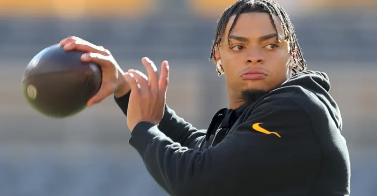 Jets' Aaron Glenn, Josh Reynolds make big statements about QB Justin Fields