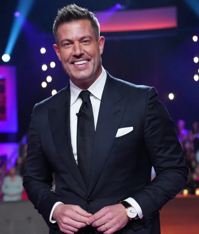 Bachelor In Paradise Season 10's Wells Adams & Jesse Palmer Reveal Controversial Opinions About Golden Crossover That Could Change The Paradise Game