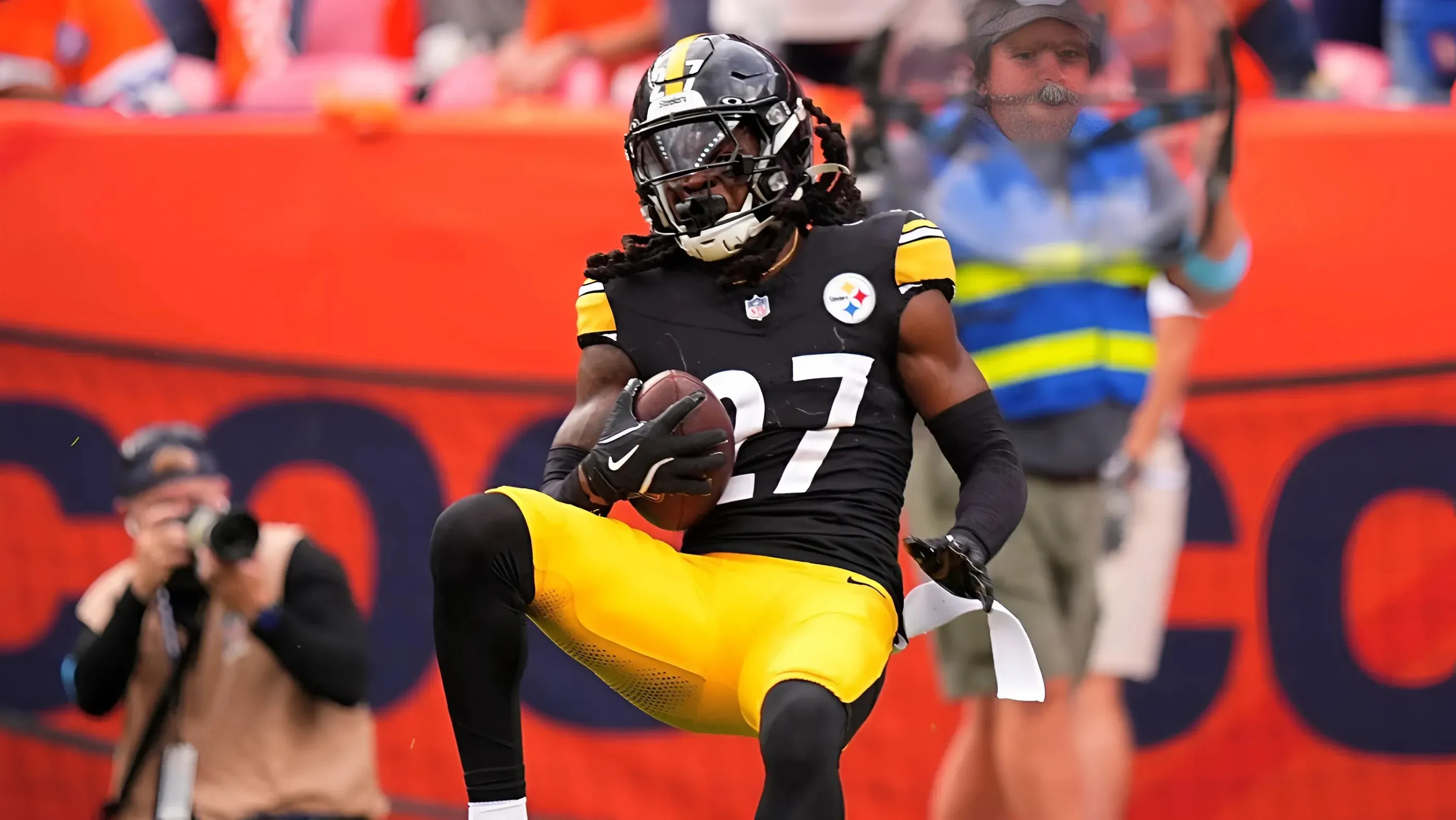 Steelers cornerback 'looks the part' to be legitimate long-term No. 2 behind Joey Porter Jr.