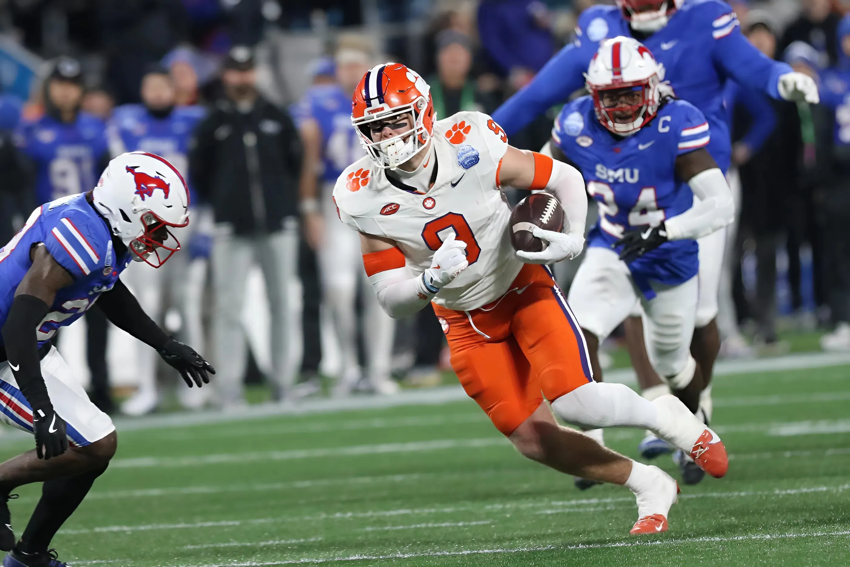 Chiefs OTAs Feature 2 Rookie Standouts Amid Veteran Absences