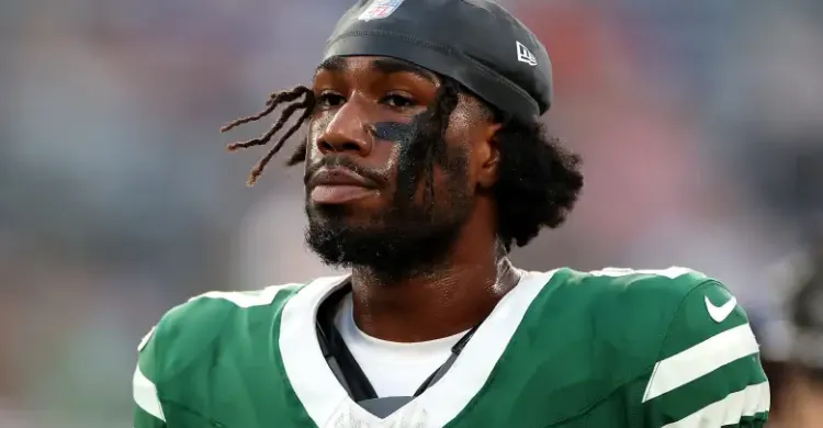 Aaron Glenn Sends Blunt Message to Jets $6 Million Pass Catcher Aaron Glenn Sends Blunt Message to Jets $6 Million Pass Catcher