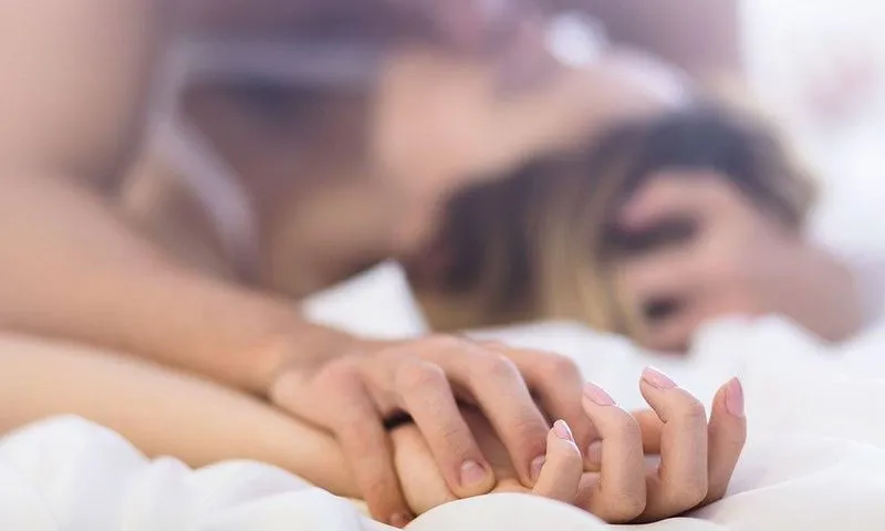 4. 8 Steps to make a woman c*me in less than a minute...