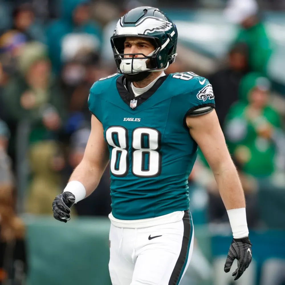 Could the Eagles SHOCK the NFL by shipping off beloved veteran Dallas Goedert to the Jets? Blockbuster trade talk swirls as New York eyes one final weapon for Justin Fields - suong