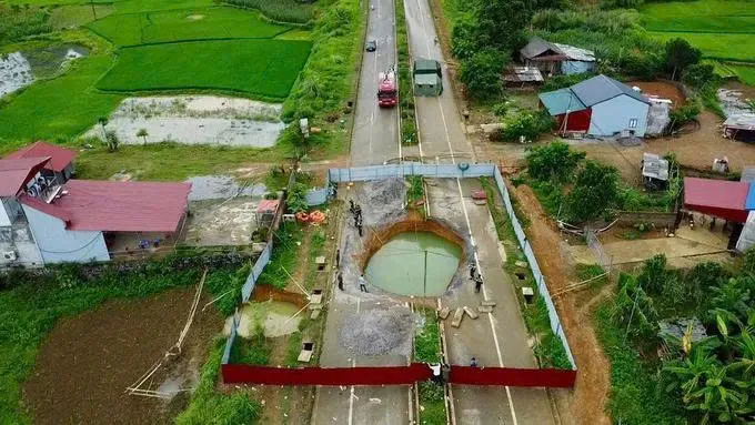 Khó tin: ‘Hố t-ử t:h:ần’ ở Bắc Kạn bất ngờ phình to, phát hiện 1 sinh vật sống ở nơi người rơi xuống