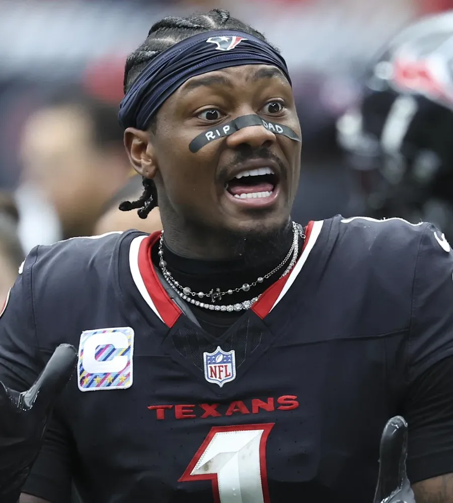 Stefon Diggs in Hot Water After Boat Incident, Patriots Coach Vrabel Delivers Stern Message