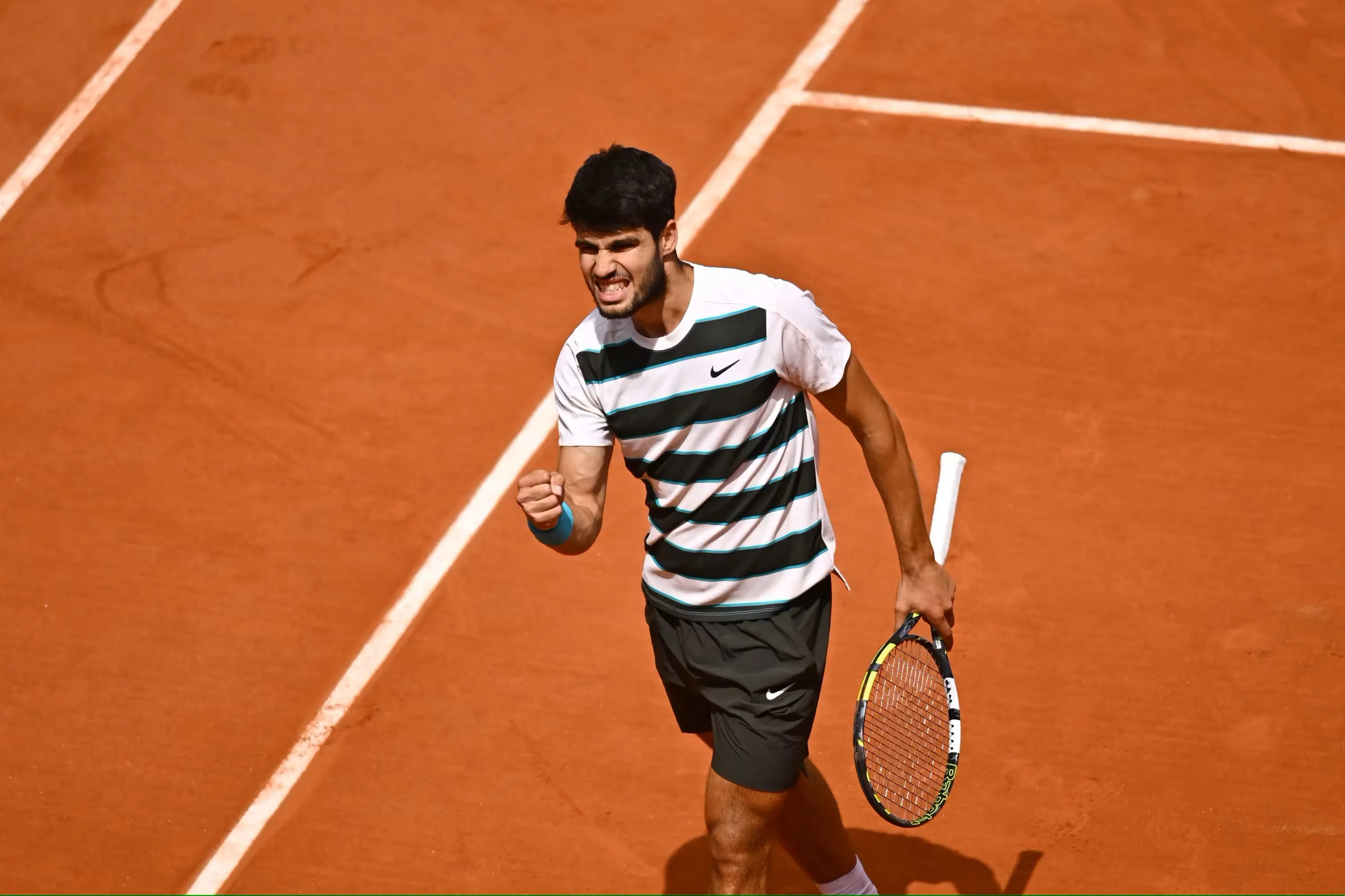 Carlos Alcaraz returns to French Open final after foe retires
