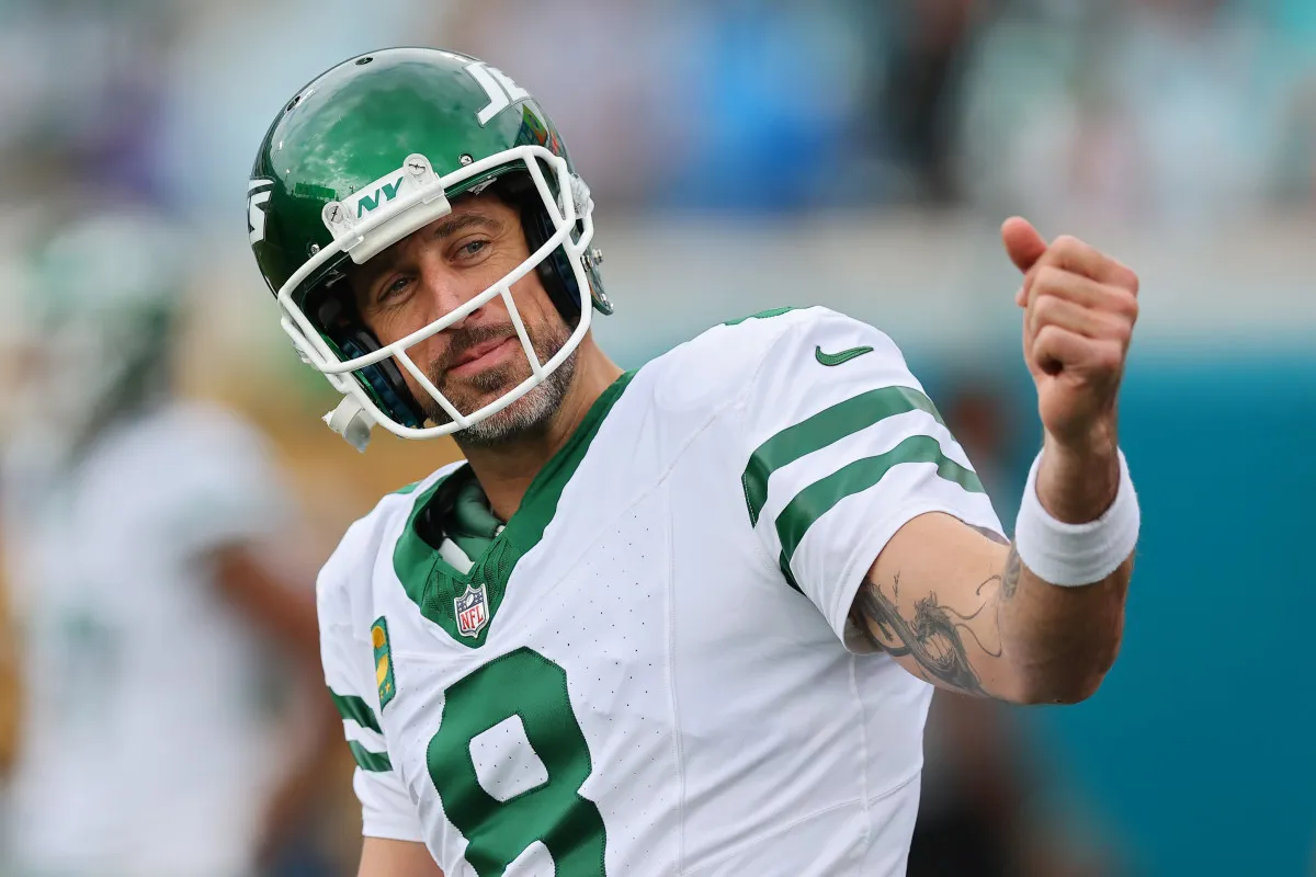 QB Aaron Rodgers Makes Final Decision on Steelers for 2025 NFL Season