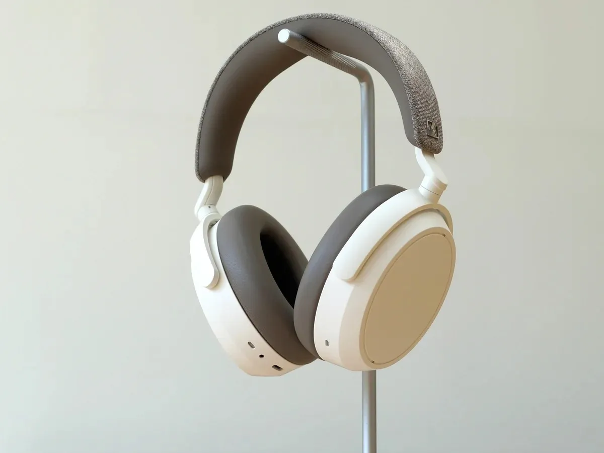 Sennheiser Momentum 4 Review: The Audiophile’s Favorite Goes Wireless and Smarter