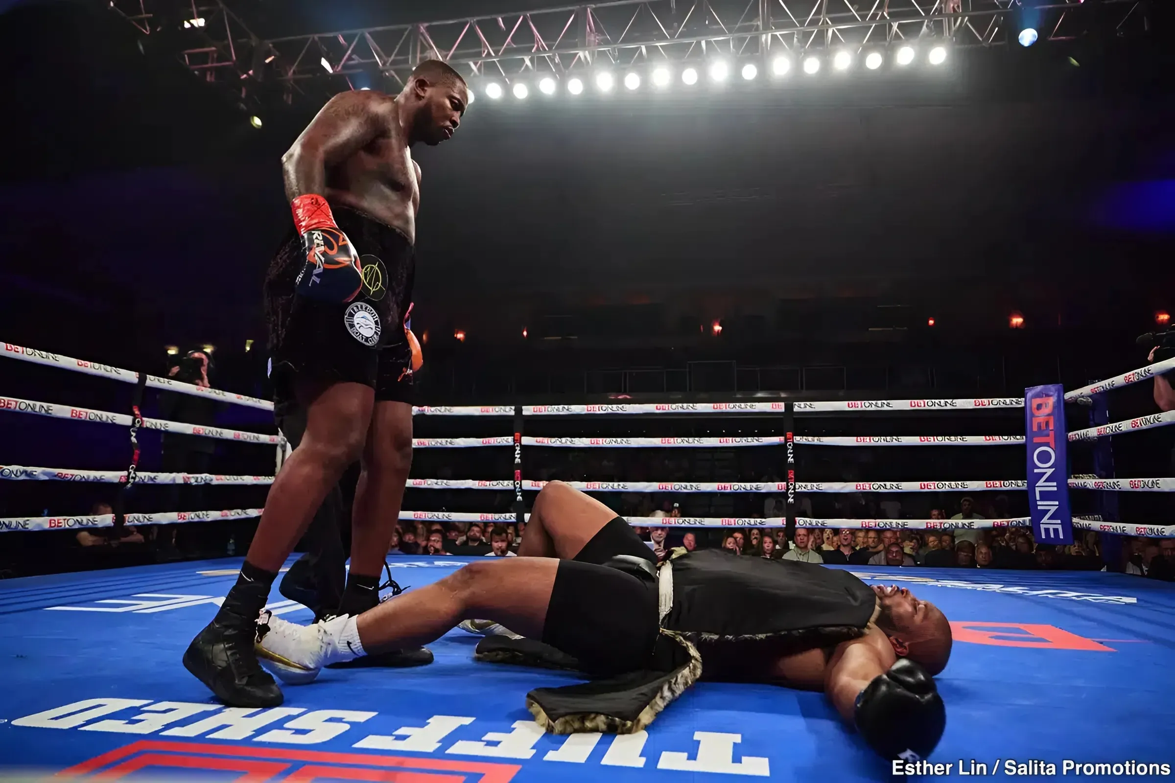 Boxing Results: Brandon Moore Defeats Wright, Crews-Dezurn Wins trucc