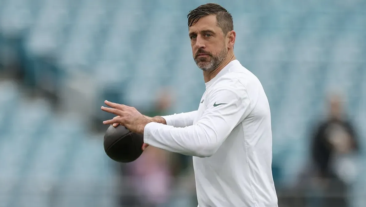 Aaron Rodgers officially signs 1-year, $13.65 million contract with Steelers