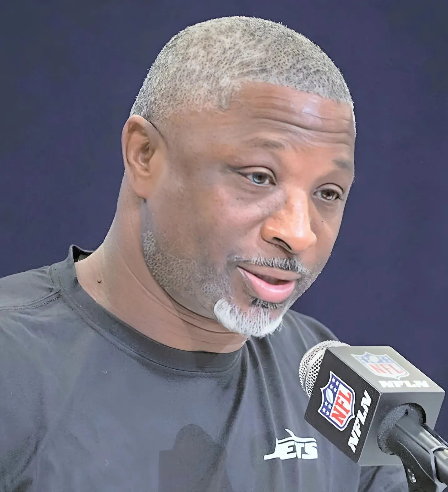 Jets’ Quincy Williams reveals how Aaron Glenn is already challenging him