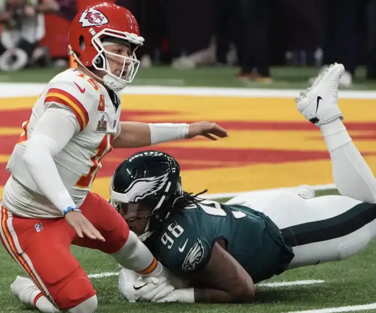 "He still doesn’t even know how to play the position yet" – Eagles DC Vic Fangio stuns fans with bold claim about All-Pro Jalen Carter as the future $100M superstar continues to terrify offenses on pure talent alone - suong