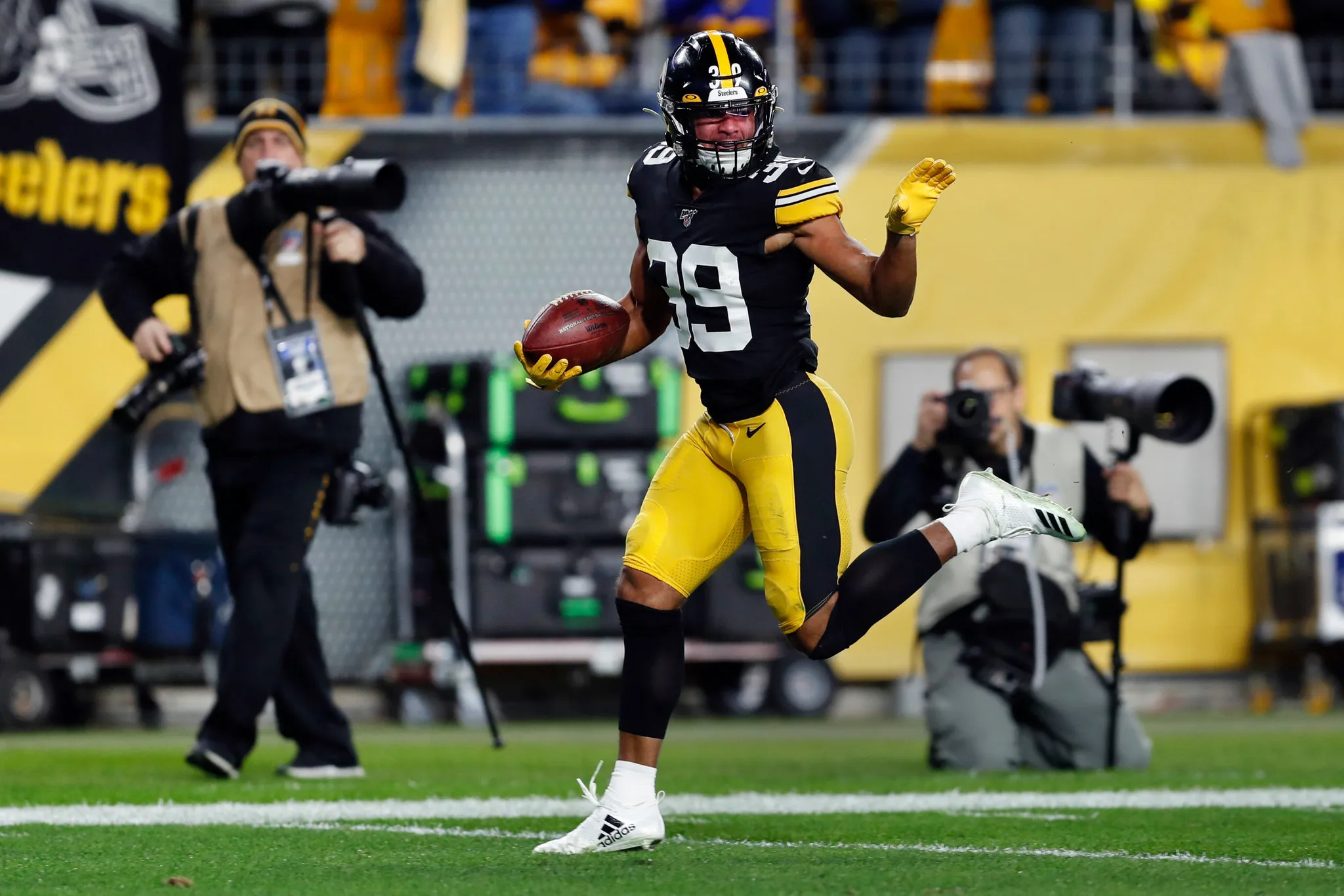 Intense Steelers OTAs set tone for superstar X-factor's redemption tour
