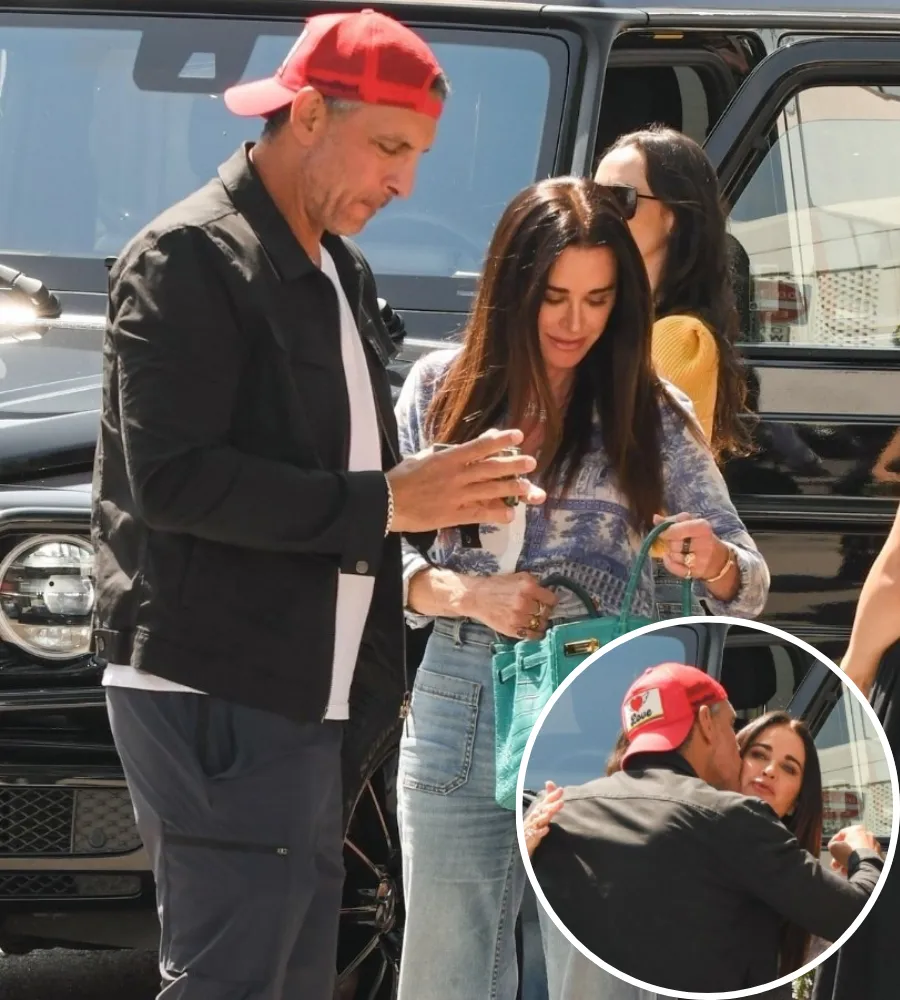 Kyle Richards & Mauricio Umansky Reunite After 2 Years — Fans Stunned by Public Display of Peace