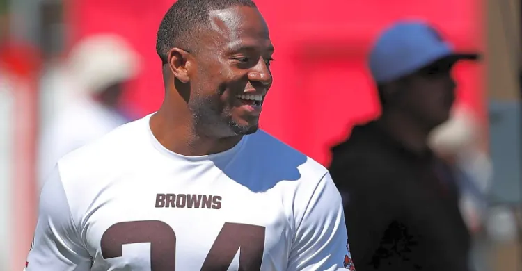 Texans Expected To Sign RB Nick Chubb, Pending Physical