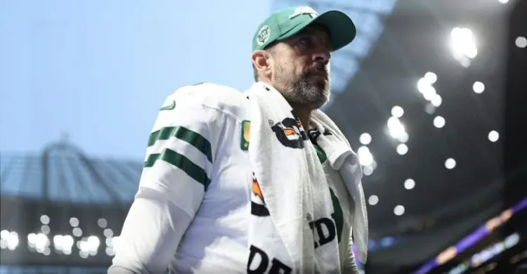 Steelers QB Aaron Rodgers Faces Immediate Retirement Prediction After Signing