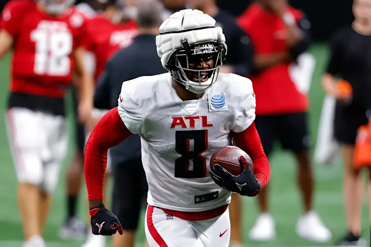 Eagles GM Howie Roseman Ready to Strike for Legendary Wide Receiver in Shocking Late-Offseason Move That Could Change Everything Eagles GM Howie Roseman Ready to Strike for Legendary Wide Receiver in Shocking Late-Offseason Move That Could Change Everything