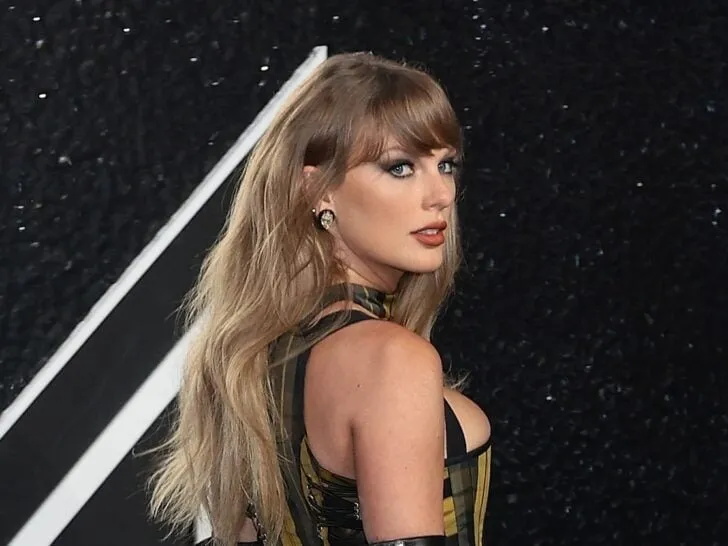 3. BREAKING NEWS: Taylor Swift Announces Career Break Amidst Rumors and Speculations