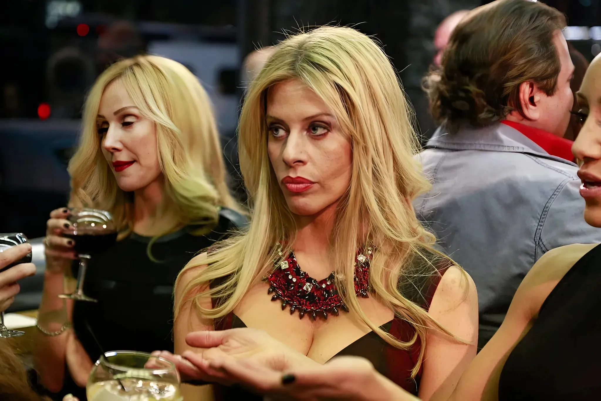 Dina Manzo’s Jaw-Dropping Reaction in ‘RHONJ’ Finale Sparks Rumors of Offscreen Family Drama trucc