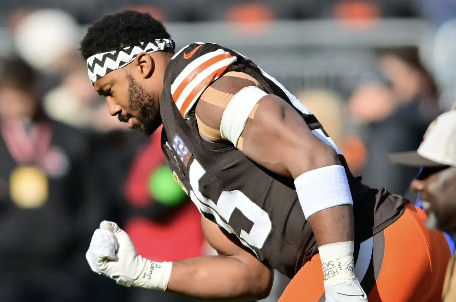 Aaron Rodgers Gets Warning From Browns Star Myles Garrett