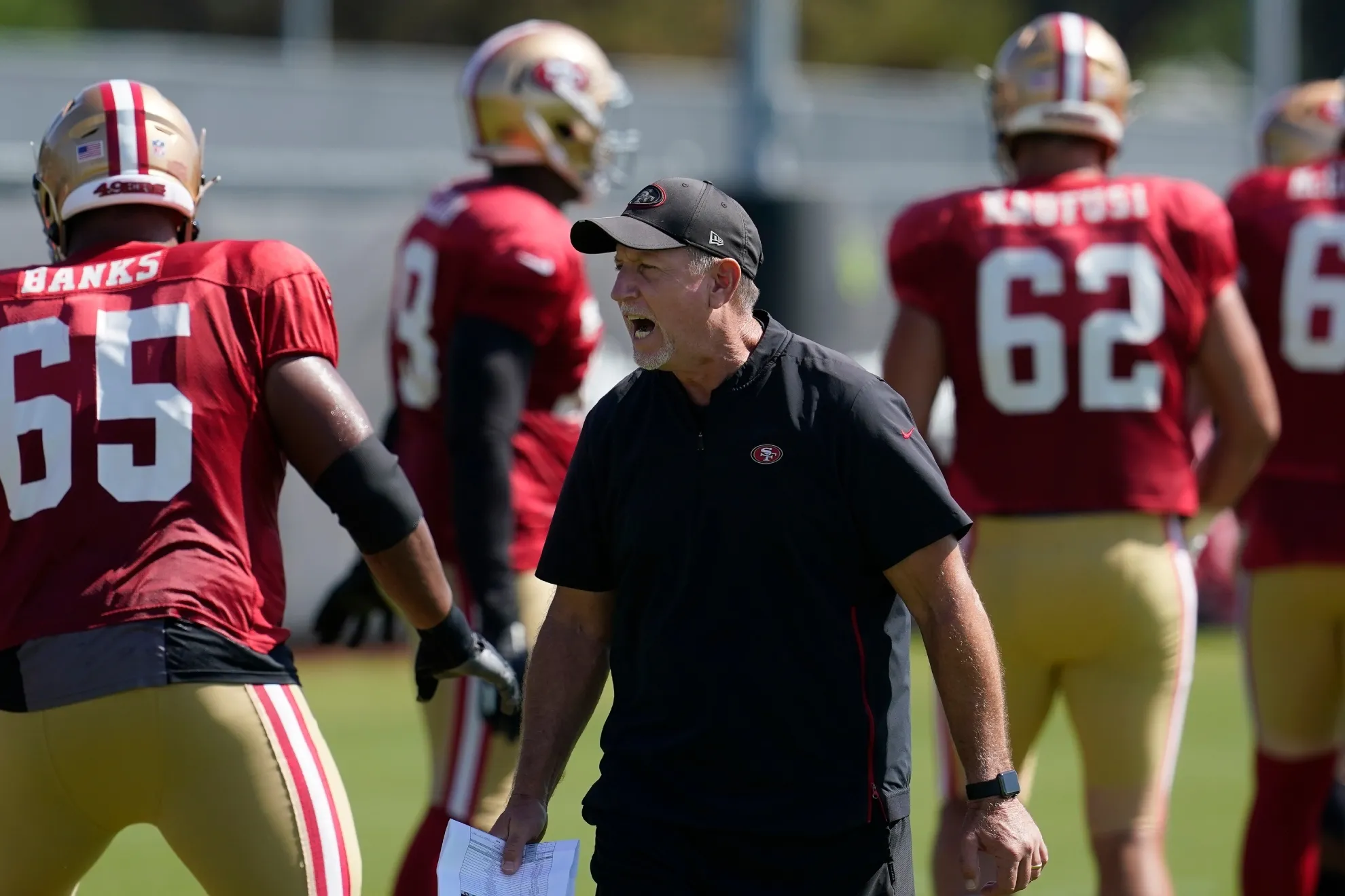 49ers' offensive line coach makes laughable comments on team's O-line strength