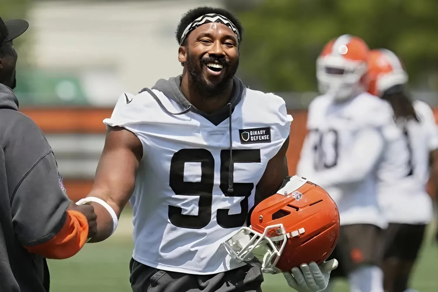 Browns’ Myles Garrett Fires 1-Liner on Steelers Signing Aaron Rodgers Browns’ Myles Garrett Fires 1-Liner on Steelers Signing Aaron Rodgers