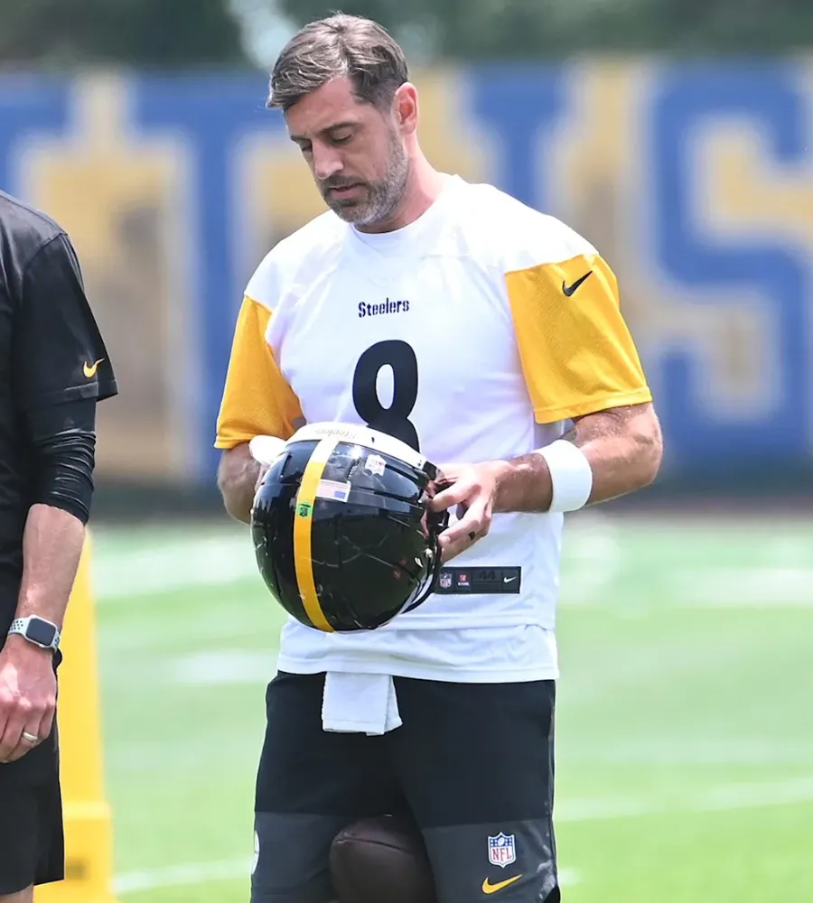 Steelers Bet Everything on Aaron Rodgers – And He Just Delivered