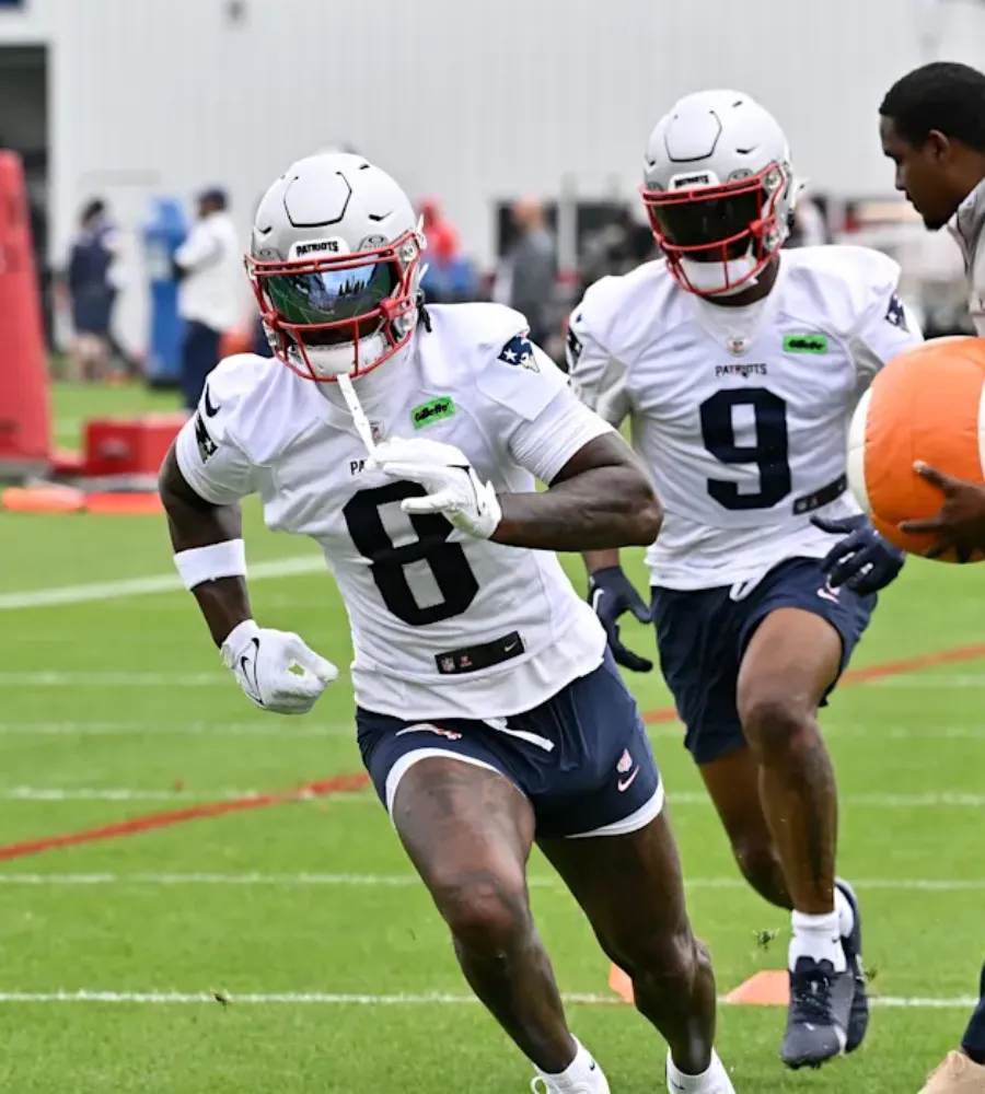 Vrabel Praises Diggs’ Energy & Rehab Efforts, But Keeps Spotlight on Leadership First