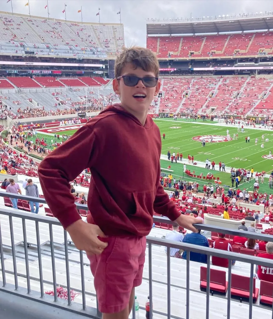 Crimson Tide Spirit: Young Fan Steals the Show at Alabama Game Day