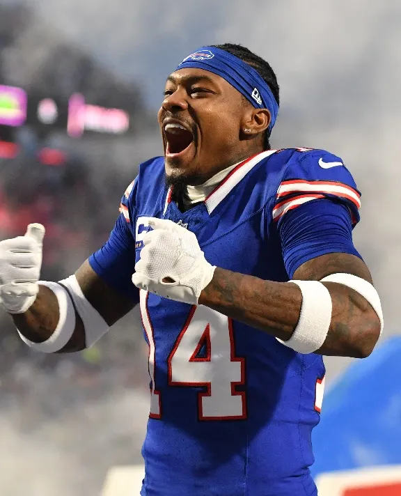 Patriots receiver Stefon Diggs keeping his discussions with team about viral boat video private