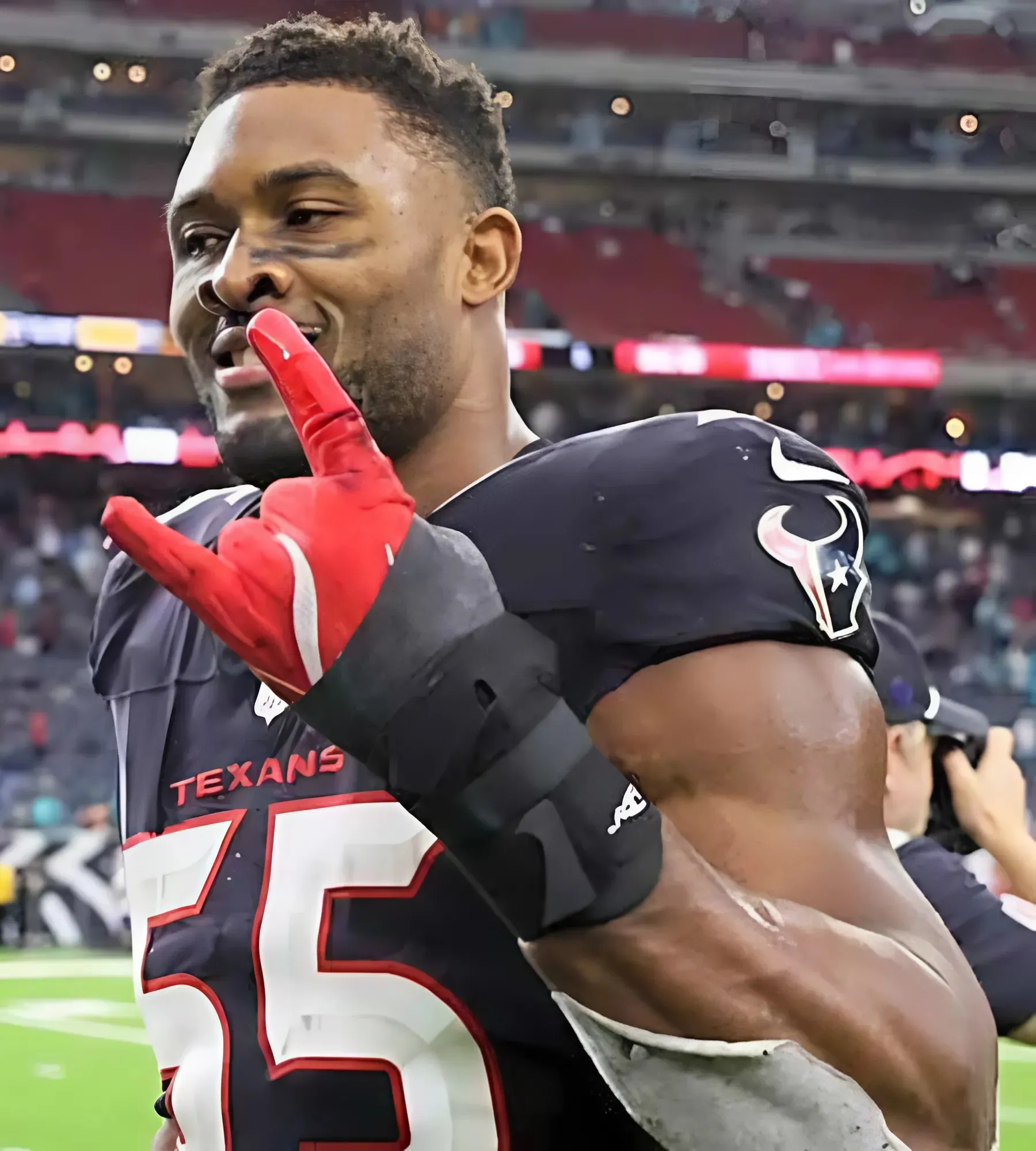 Houston Texans Defender Sends Warning To Opposing 2025 Offenses