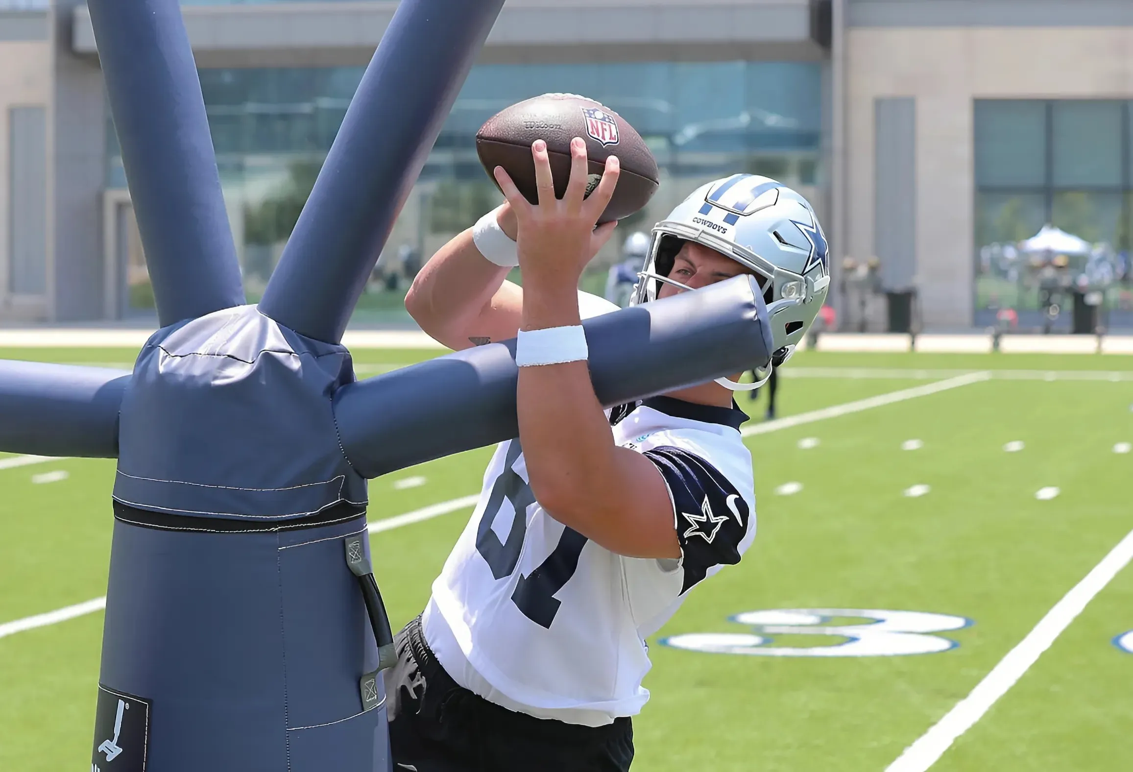What Jake Ferguson loves about Dak Prescott amid minicamp