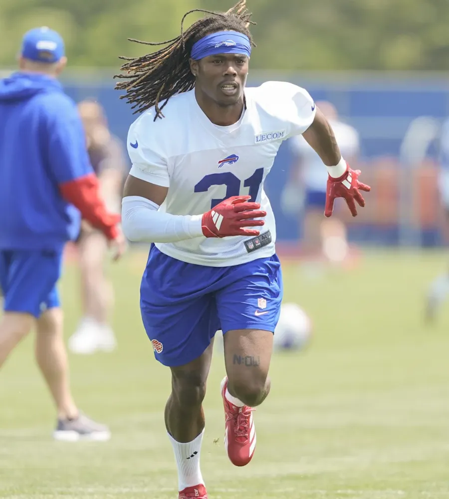 Buffalo Bills' first-round pick appears to suffer injury during mandatory minicamp