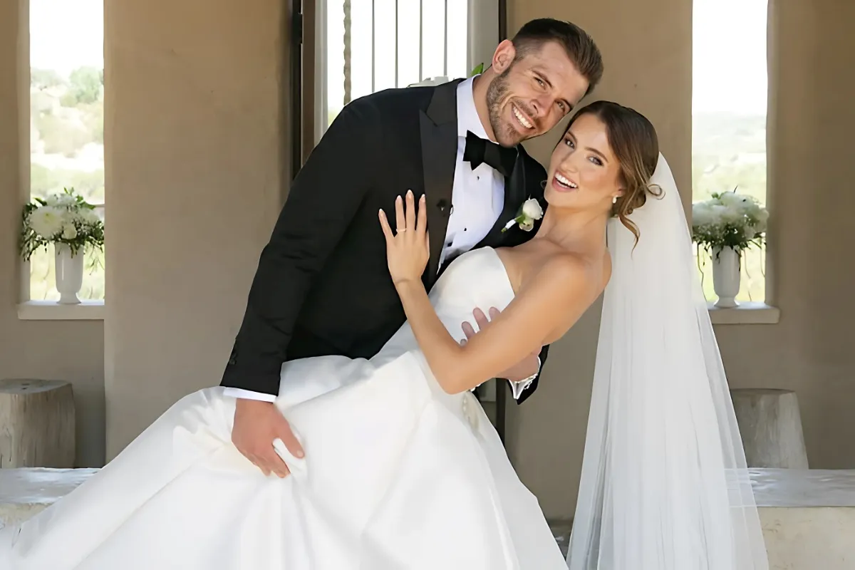 Zach Shallcross & Kaity Biggar Reveal Behind-the-Scenes Wedding Details — Including a Michelle Obama Connection! tram