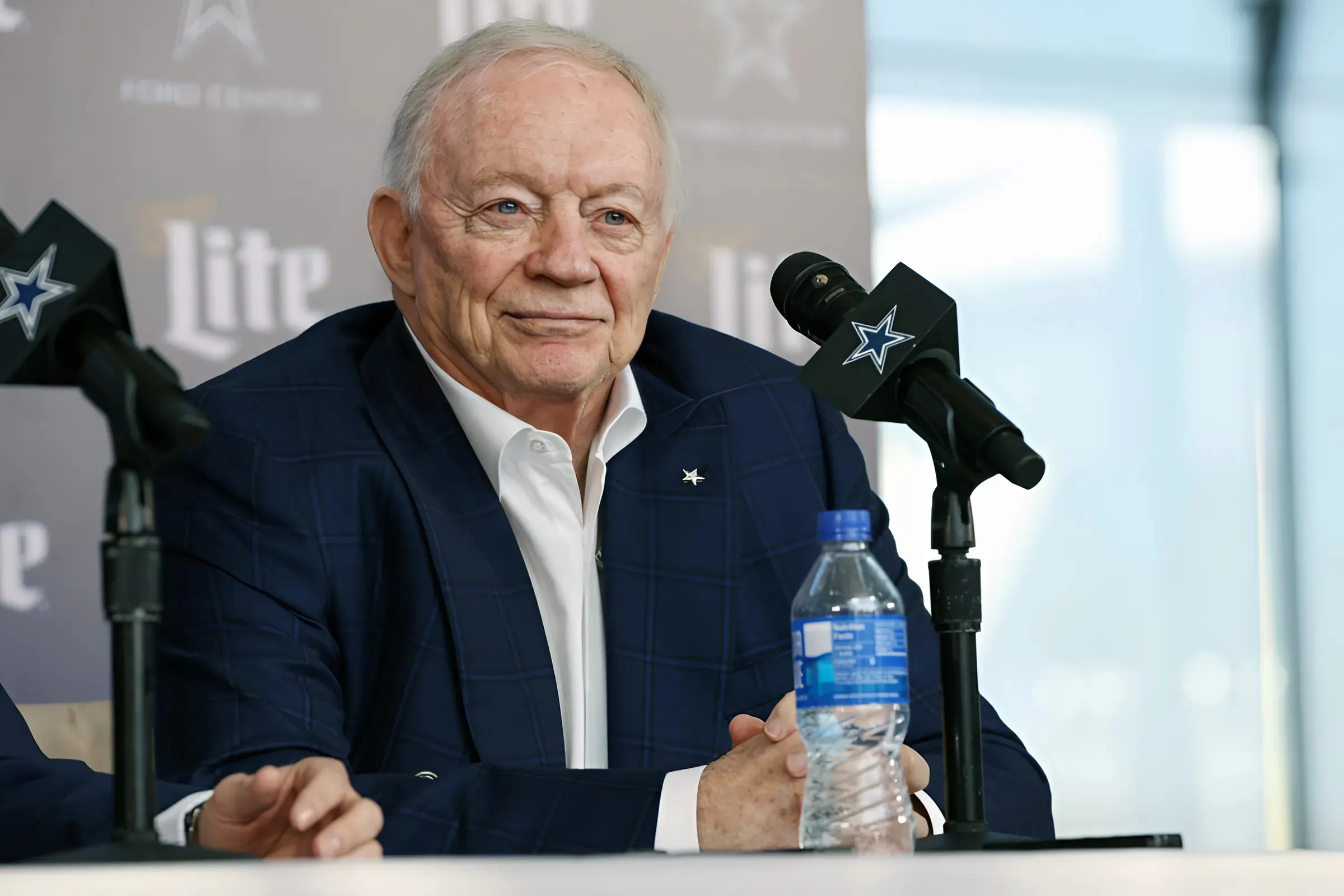 Proposed NFL Trade Has Cowboys Land Former 1200-Yard Pro Bowl Playmaker