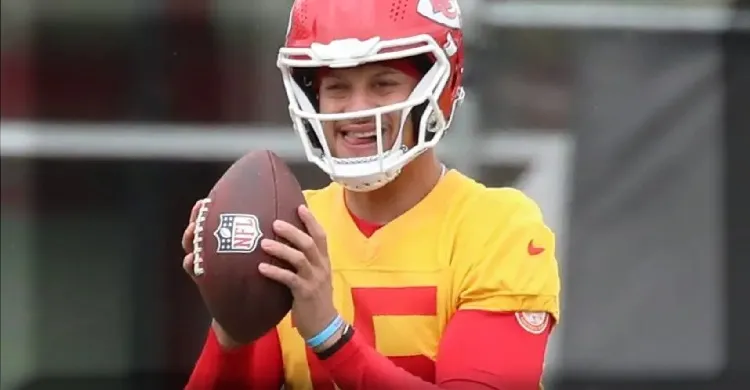Chiefs Draft Pick, Patrick Mahomes Link Up for ‘Dime’ Touchdown at OTAs