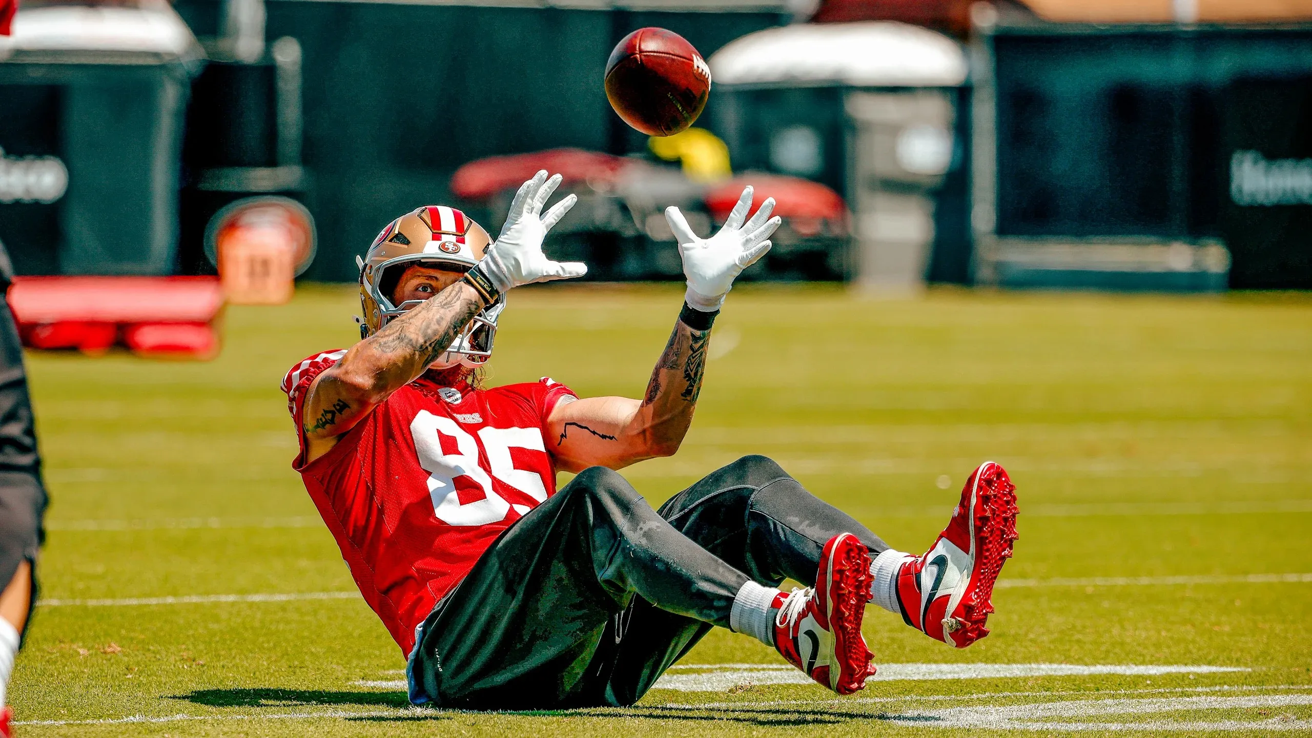 Kittle defends ex-49er Deebo after viral video receives backlash