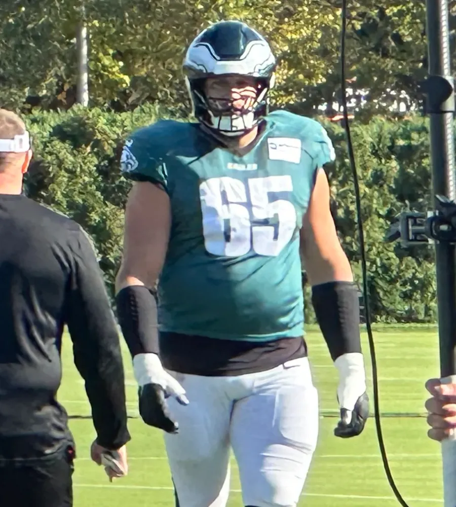Lane Johnson Suddenly Feels Like Smallest Man In Eagles O-Line Room