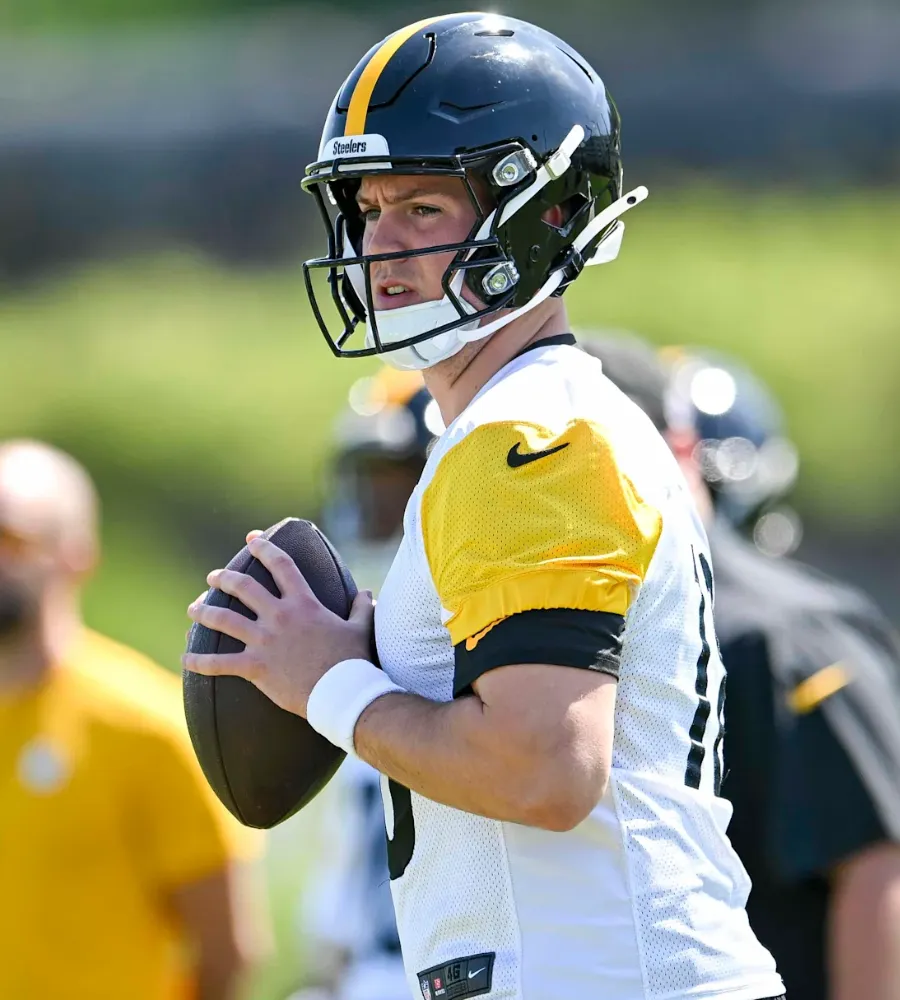 Steelers Rookie QB Returning Aaron Rodgers Favor Steelers Rookie QB Returning Aaron Rodgers Favor