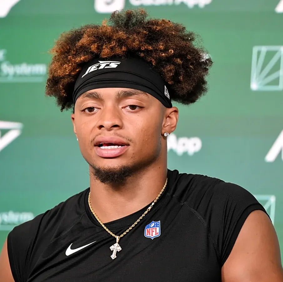 Jets Glowing Scouting Report on 'Workaholic' Justin Fields Will Stun Critics