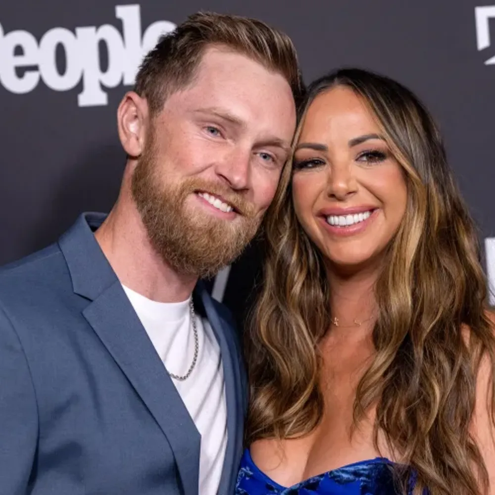 “We’ve never known a love like this” – Kristen Doute welcomes her first baby with fiancé Luke Broderick in emotional reveal after fertility journey, as Vanderpump Rules and The Valley stars rally around her with heartfelt messages - suong
