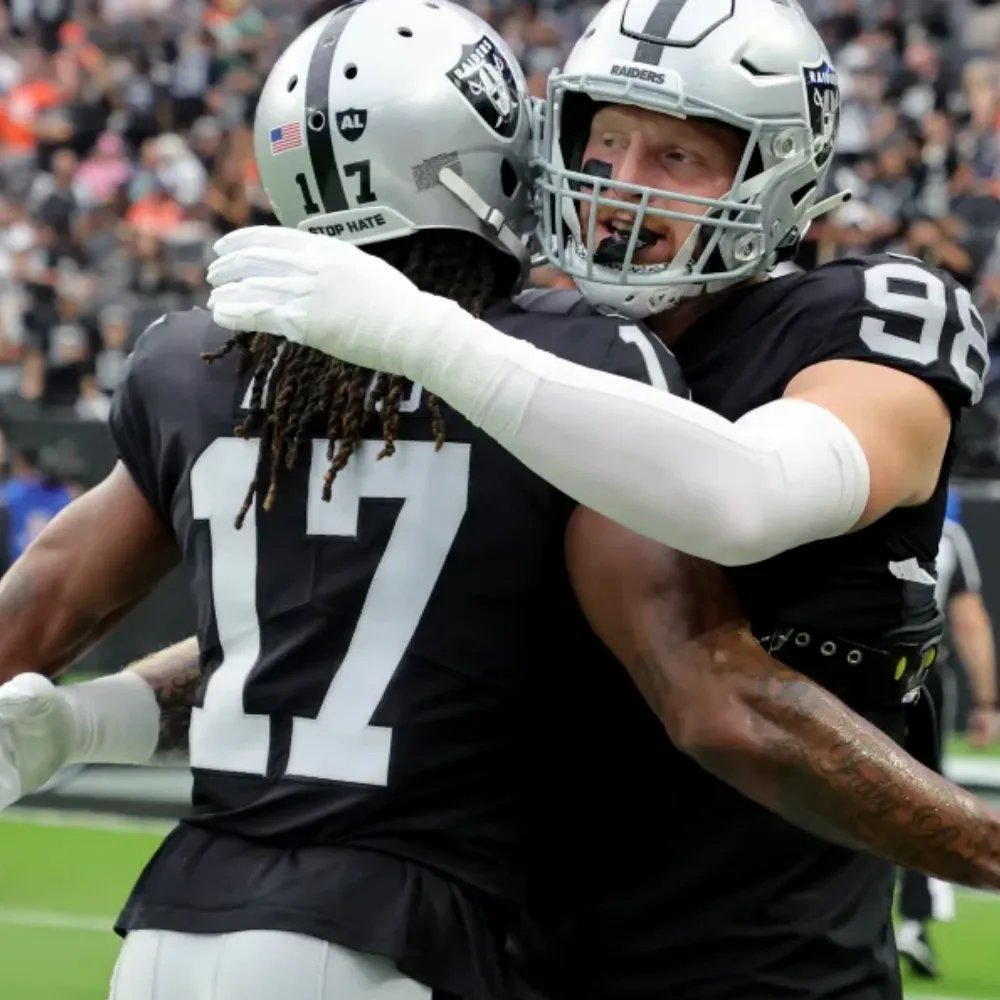 “That’s when it all fell apart” – Maxx Crosby finally reveals the behind-the-scenes drama that pushed Davante Adams out of Las Vegas and why Antonio Pierce’s firing wasn’t the betrayal fans think it was - suong