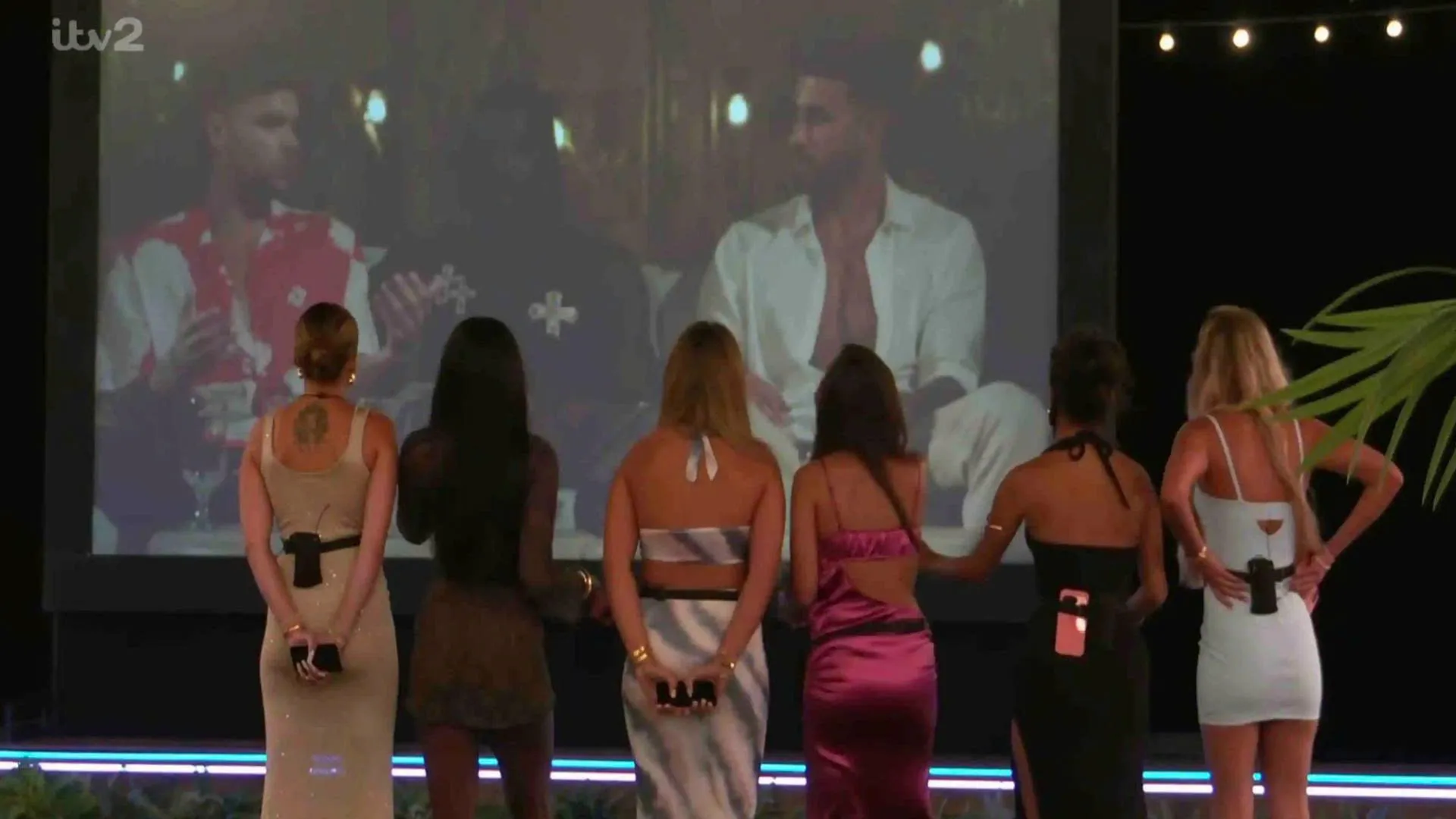 Love Island Fans Demand Axing of ‘Misogynistic’ Star After Controversial Remarks on Threesome Revelation trucc
