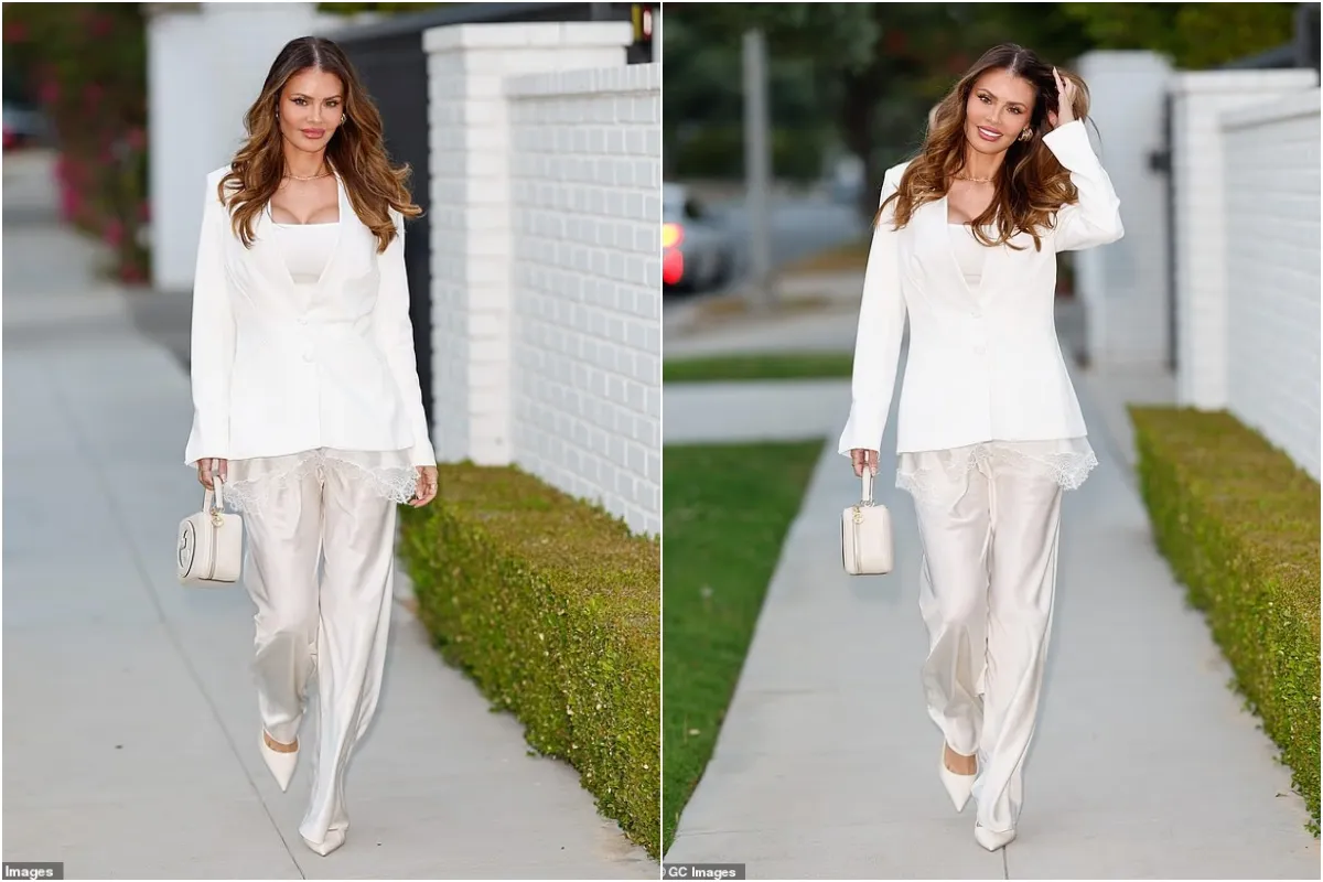 Chloe Sims looks worlds away from her days on TOWIE as she steps out in a sophisticated  ngocc